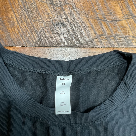 Halara Crew Neck Cropped Tank - Picture 3 of 5